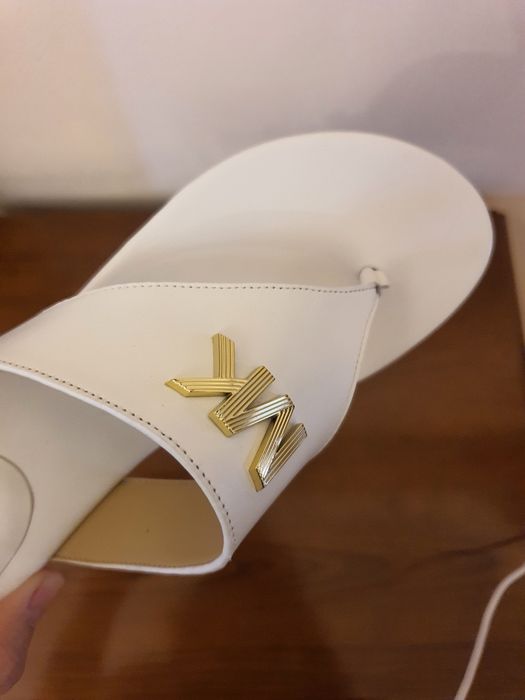 Босоножки женские