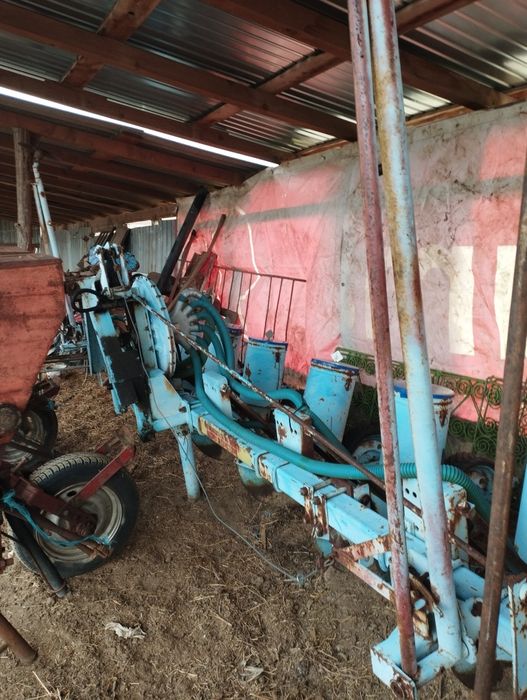 Vând semănătoare porumb