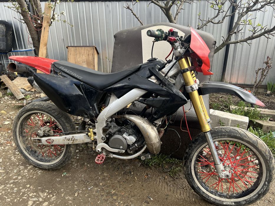 Vând cross de 80cc 6t  2timpi pornește la sfert de pedala și rece si cald pentu mai mute detali mesaj