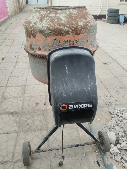 Продам бетономешалку вихрь 180л
