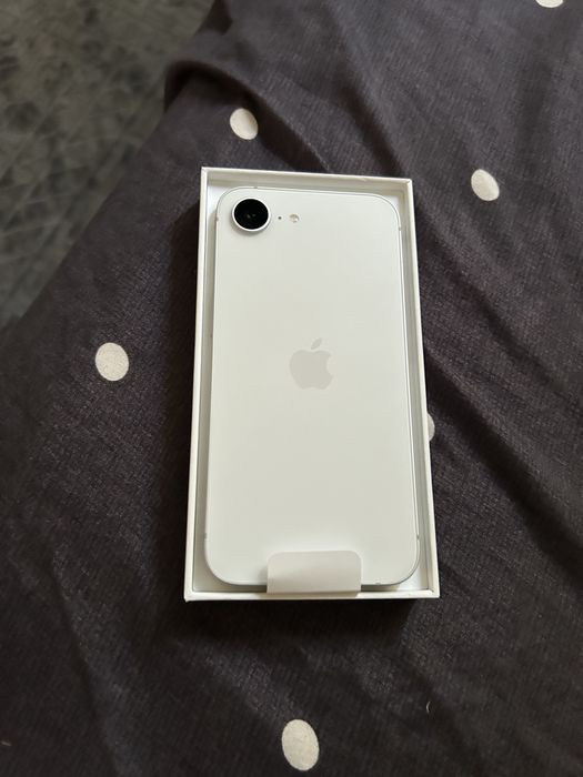 Продава се Iphone 16e 128bg Чисто нов