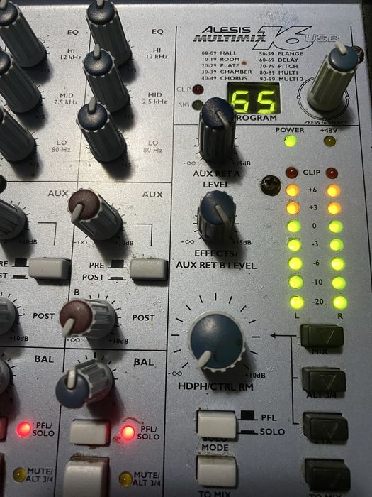 Alesis Multimix 16 USB ( voce / instrumente muzicale )