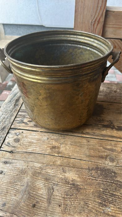 Ghiveci cu toarte din alama!