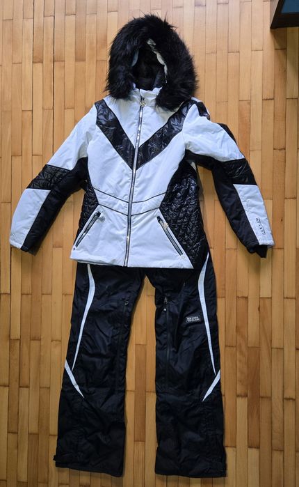 Страхотен дамски ски екип