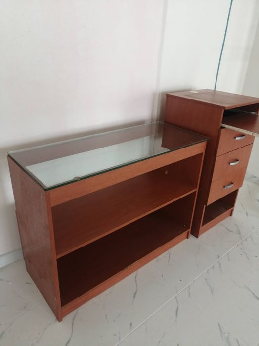 Мебели за магазин