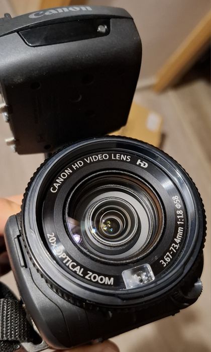 Camera video profesionala CANON