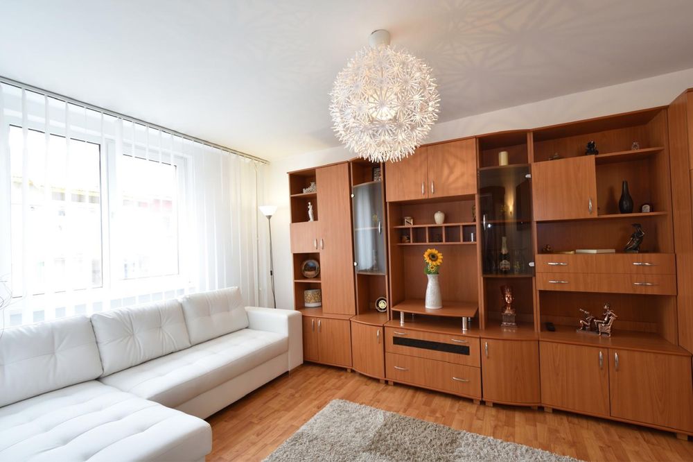 Ofer spre inchiriere apartament cu 2 camere, mobilat si utilat, aproape de Scoala nr.2