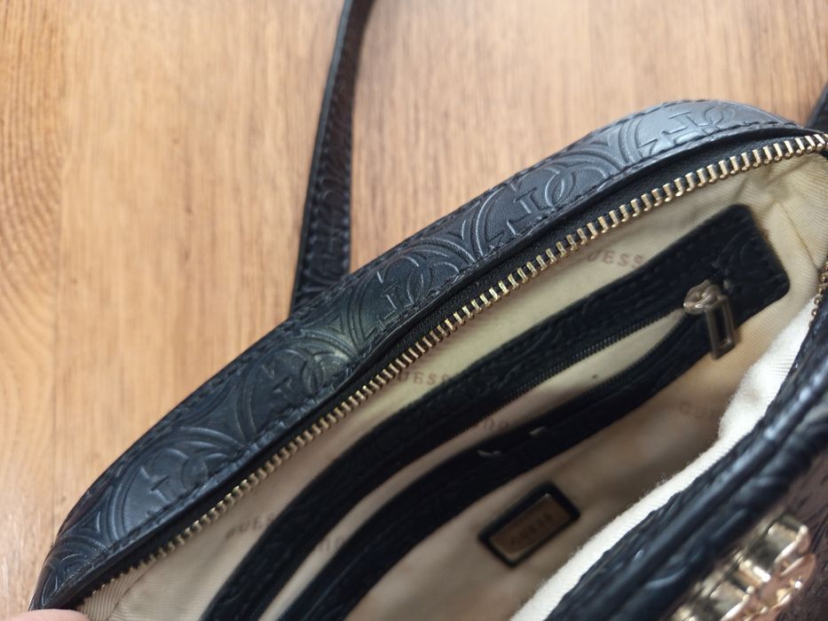 Дамски чанти Guess i Besle