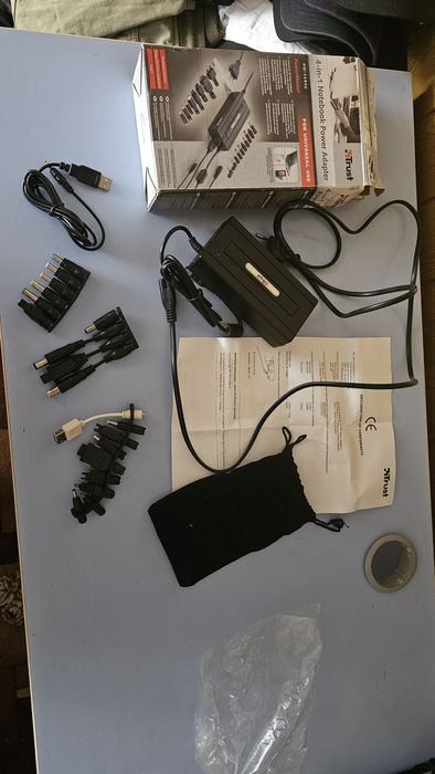 Универсално зарядно