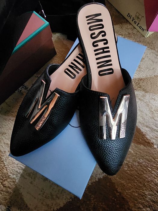 Пробам брендовые тапочки Moschino