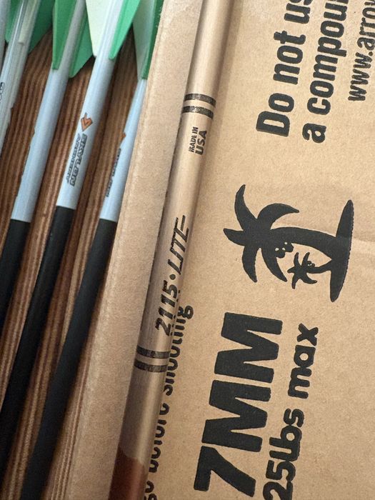 Продавам 14 броя стрели за лък