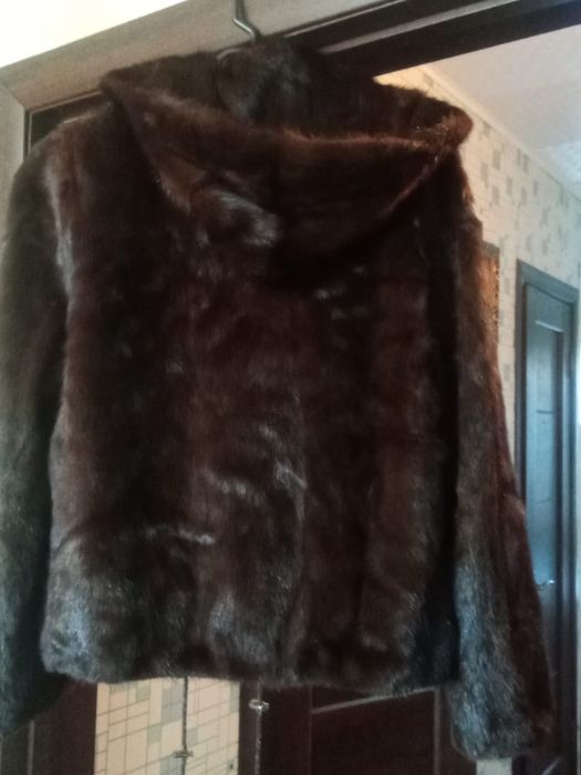 Продам шубы б/у в хорошем состоянии