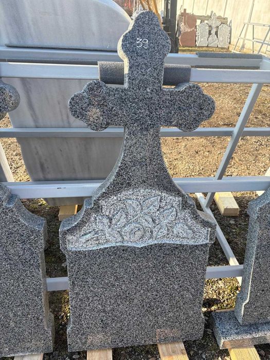 15% reducere la monumente funerare marmura si granit