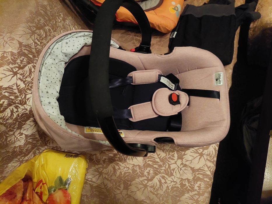 Детско кошче подходящо за момиче неразличимо от ново.