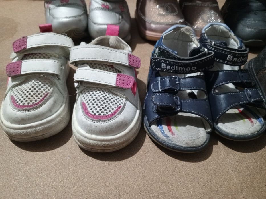 Отдам даром детскую обувь