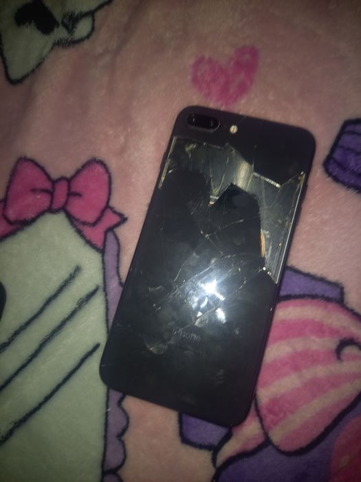 Продам Айфон 8плюс