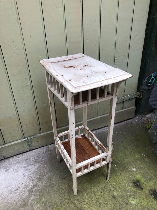 цветарници,огледала и разни домашни .