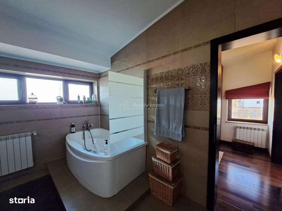 Casa cu piscina - Buftea - 8 camere - 4 bai - 620mp - 2500mp teren