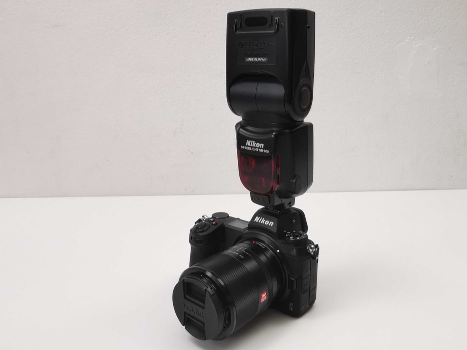 Nikon Speedlight SB-900 в пълен комплект