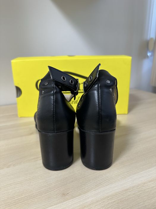 Черни сандали Gabina