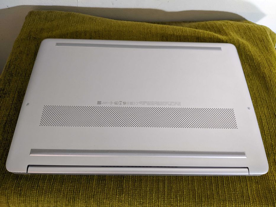 Laptop HP 15s, AMD Ryzen 3 3250U up to 3.5GHz, 8GB DDR4, SSD 256GB, Radeon Vega 3