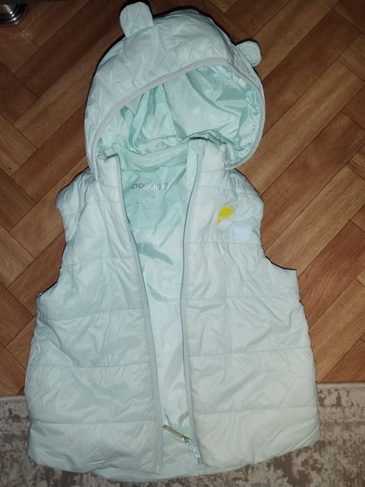 Продаю детские куртки.