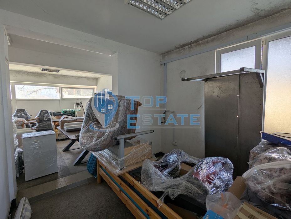 Промишлено помешение на центъра на село Първомайци, област Велико Тър