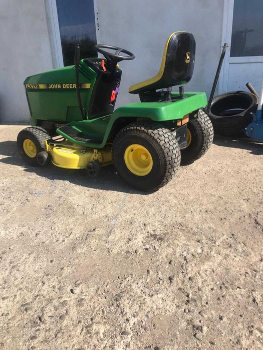 Tractoras gazon JOHN DEERE,2 pistoane