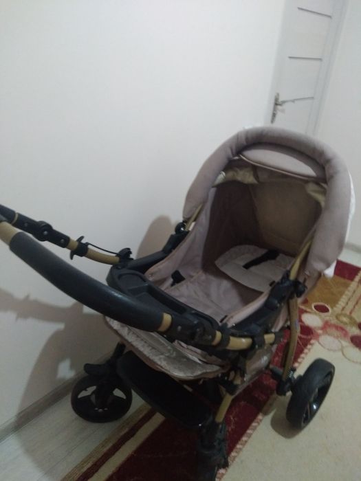 Коляска с люлкой
