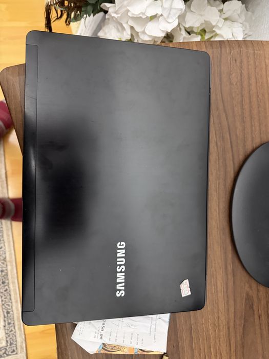 Ноутбук samsung.