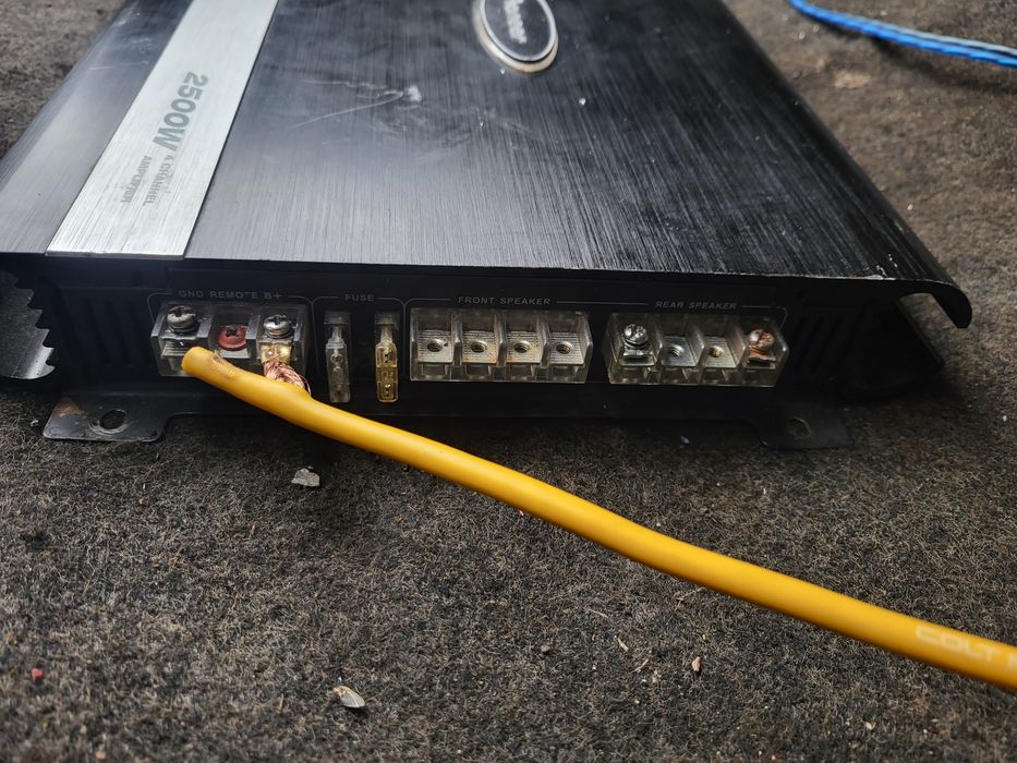 Продам сабвуфер с усилителем