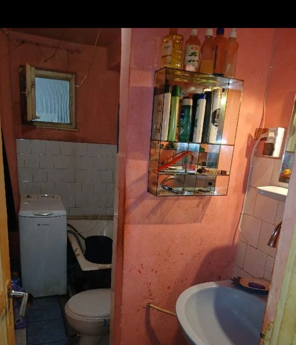 Vând apartament 3 camere zona Gojdu