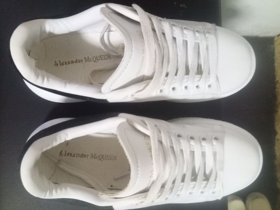 Продам женские кросовки