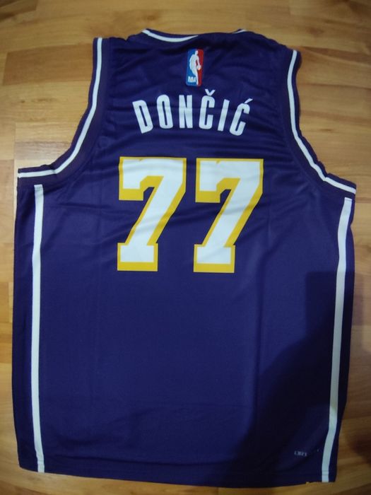 Баскетболни потници ретро на La Lakers.