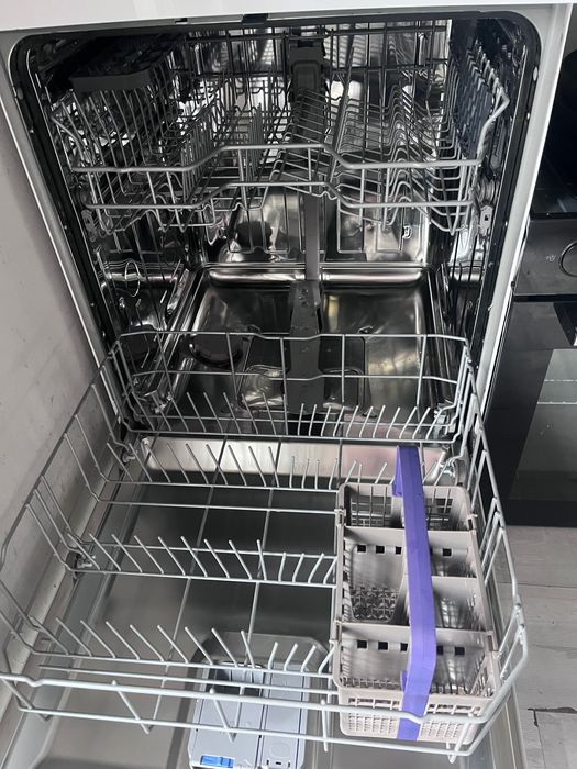 Vând mașină de spălat vase Beko