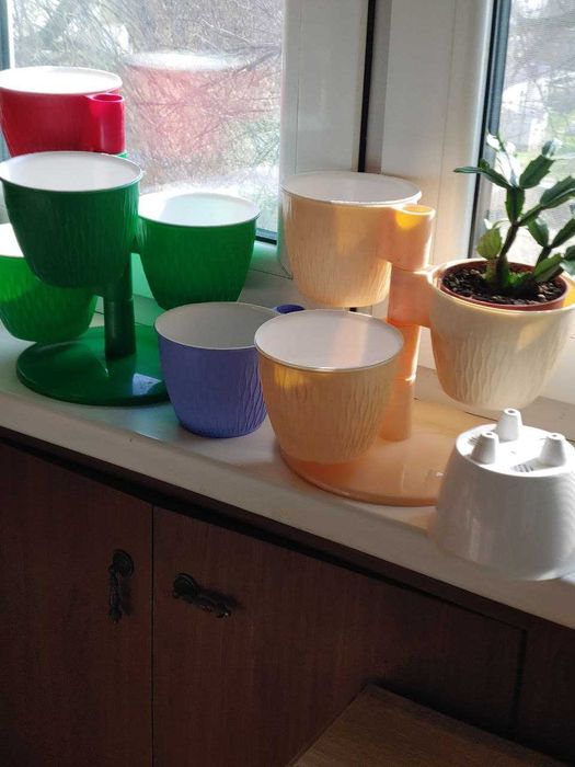 Продаются горшочки (каскад) для цветов в кашпо.