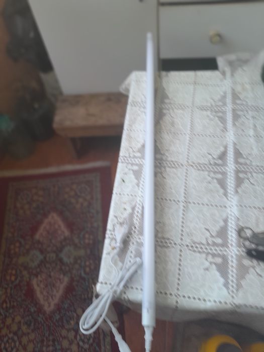 Vând foarte convenabil una lampa, + neon 21 vati 35 lei