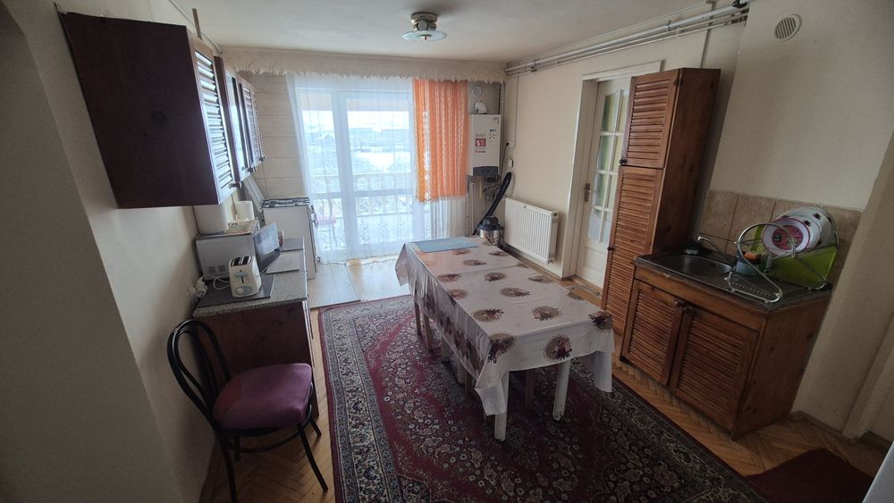 Dau in chirie o camera