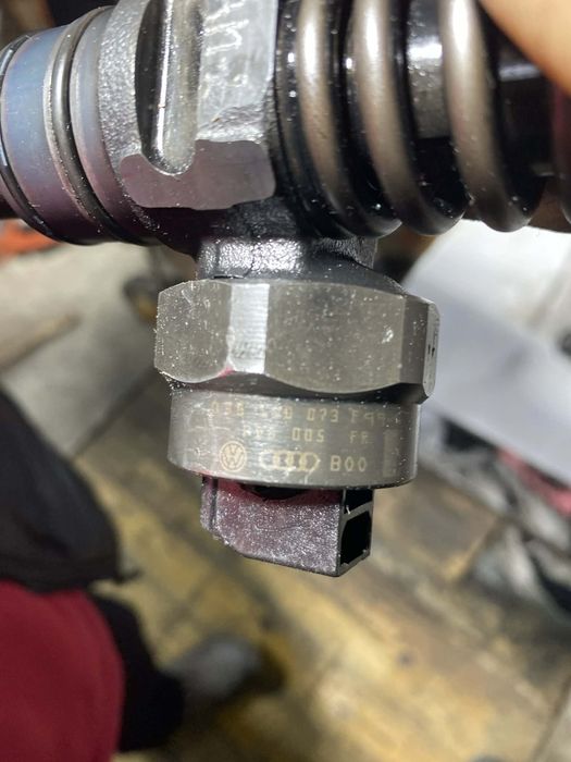 Продавам 4 броя помпа-дюзи 1.9 TDI PD 105 k.c.

Дюзите са