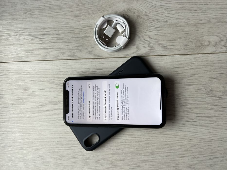 • Iphone XR •  BATERIE 92% •