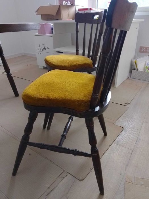 Трапезна маса и столове