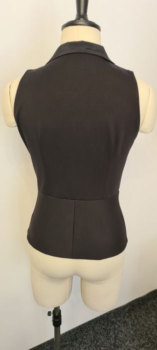 Продавам черен топ- тип елече