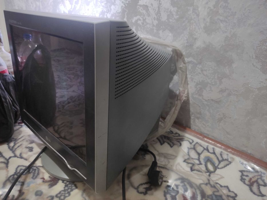 Монитор LG flatron T750BH plus