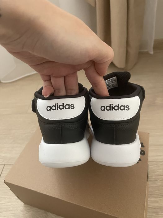 Детски маратонки Adidas Court