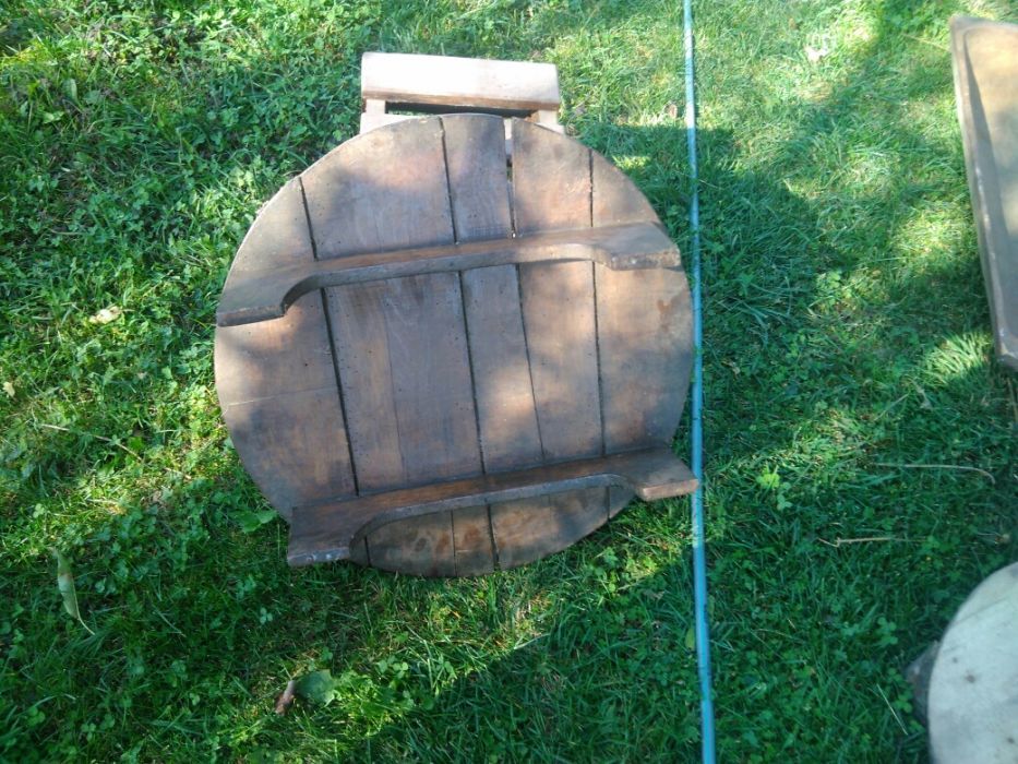 Продавам голяма парлийка с две черни столчета