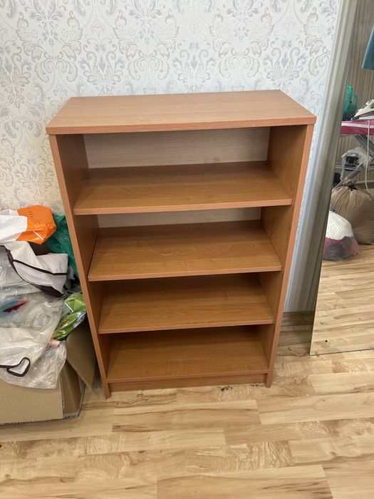 Продам комод, сундук, полочки и стол