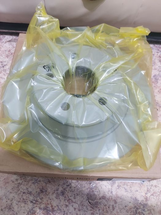 Тормозные диски и колодки в оригинале на Mercedes W447 V class,Vito