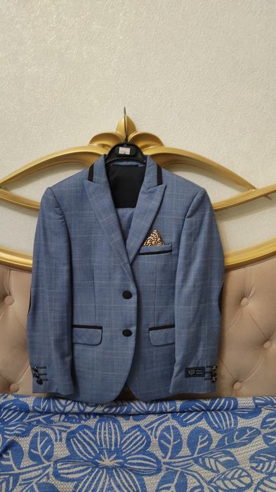 Продам костюм классический,покупали на выпускной в детском саду.