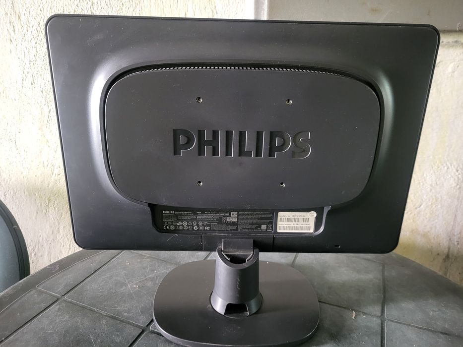 Продавам монитор Philips HWS8190T