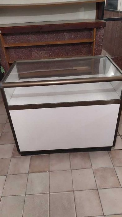 Много здрав щтанд от алуминий и пдч,много запазен,без следи от употреб